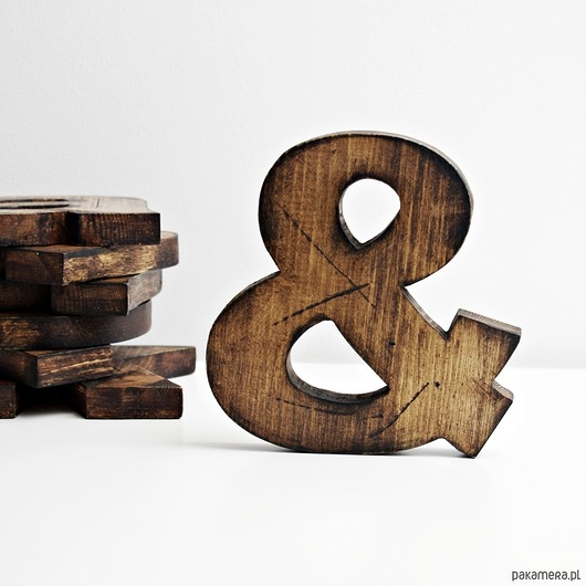 & AMPERSAND - litera sosnowa postarzana Any THING