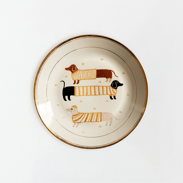 Ozdoby na ścianę Talerz na ścianę - jamniki w ubrankach