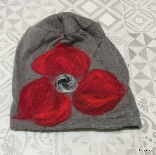 czapka handmade wełniana z kwiatem ruda klara