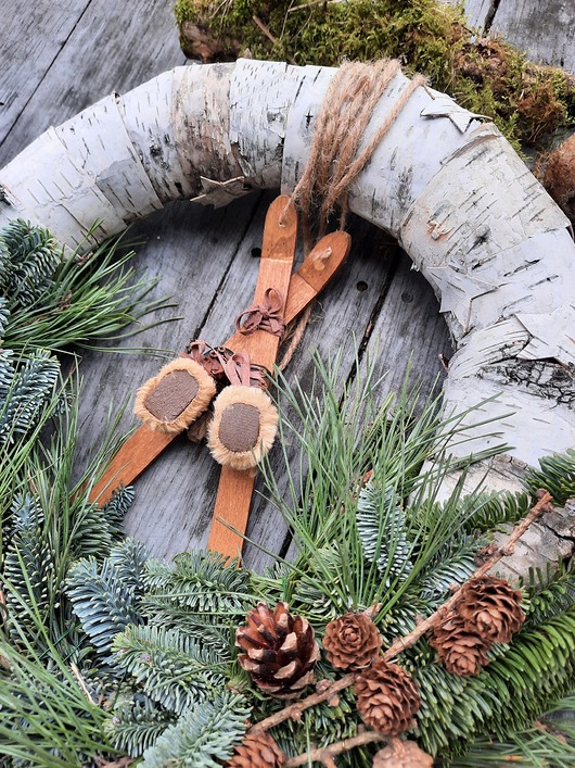 wianki bożonarodzeniowe Wianek zimowy świąteczny Narty duży 50 cm