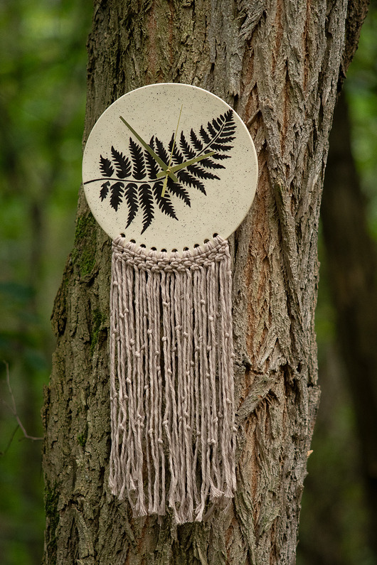 zegary Ceramiczny zegar ścienny z makramą handmade paproć