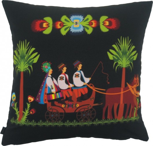 Poduszka inspirowana sztuką ludową Gaul Designs