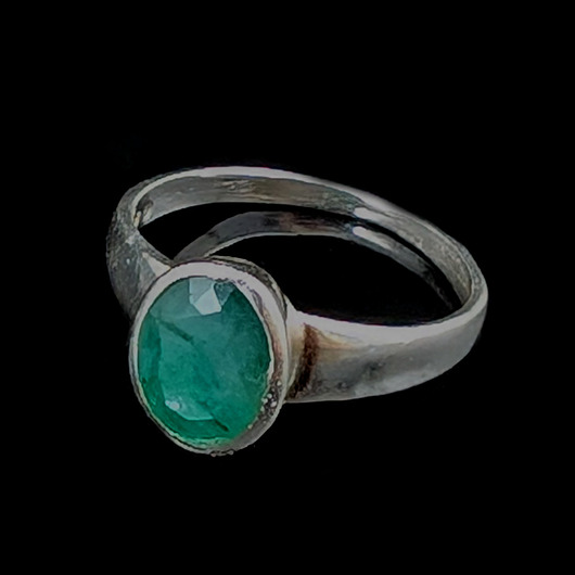 pierścionki srebrne Pierścionek szmaragd delikatnie