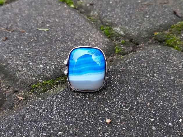 Agat - pierścionek regulowany po drugiej stronie lustra