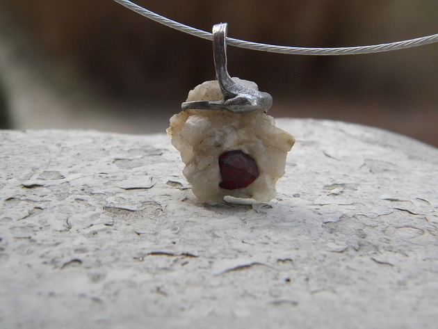 chokery Granat w kwarcycie  - naszyjnik - pojedynczy akcent