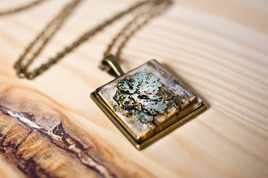Kwadratowy naszyjnik z żywicy So Jewelry