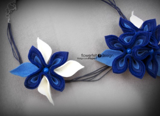 :: blue :: ecru :: FlowerFelt Design