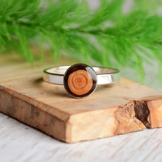 Naturalny - pierścionek z drewna i srebra MyPieceOfWood