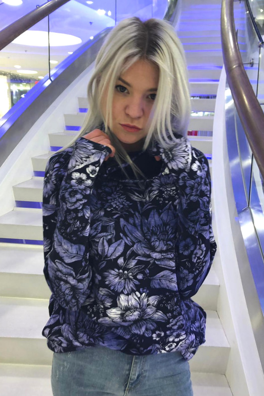 Floral Violet- bluza damska z kominem OKEE