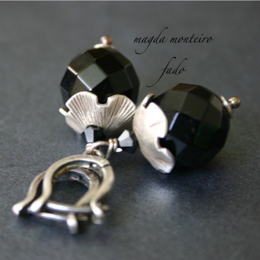 black flowers fado