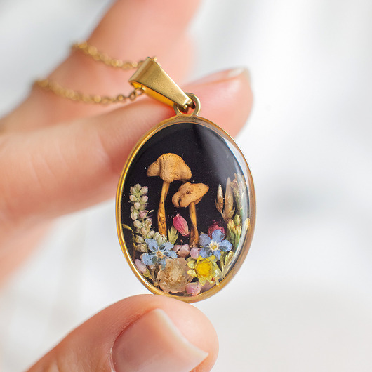 wisiory Naszyjnik z leśną kompozycją