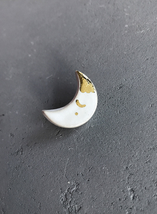 Ceramiczna broszka Księżyc biały ELEMTHEBRAND