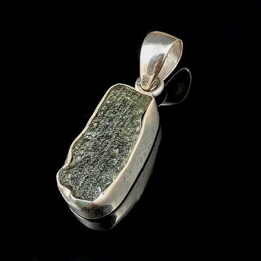 wisiory Z mołdawitem