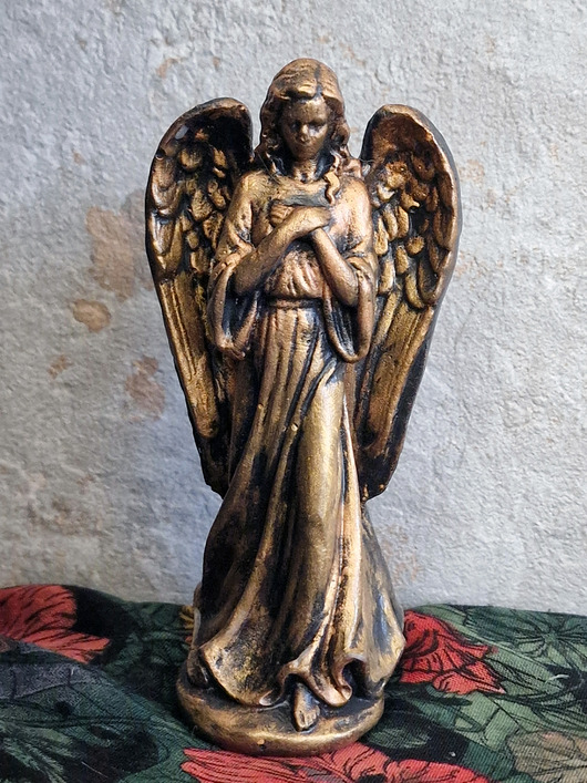 figurki i rzeźby Rzeźba Złoty Anioł Stróż wys. 11,8 cm