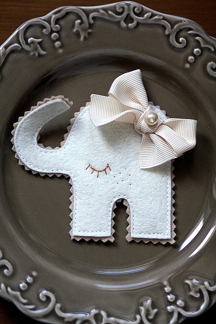 Broszka Sleepy Elephant    made by agah