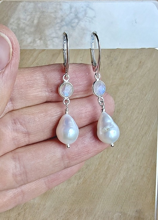 kolczyki srebrne Srebrne kolczyki z perłą i kamieniem księżycowym