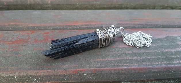 wisiory Turmalin jak węgiel - wisiorek