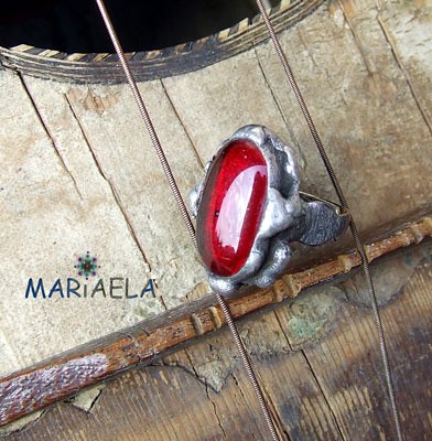 PIĘKNO CZERWIENI MARIAELA