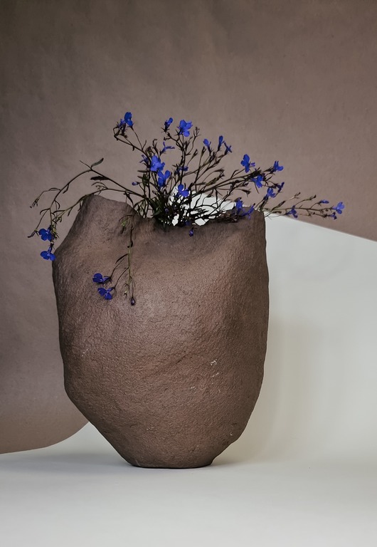 wazony Duży brązowy wazon