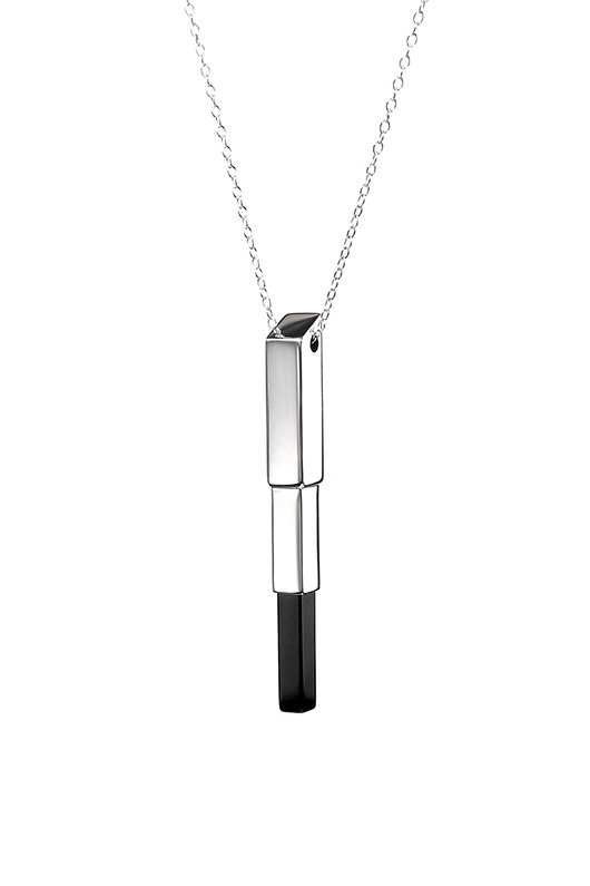 wisiorek z kolekcji EDGY/ SILVER/ONYX Daria Siwiak Jewellery