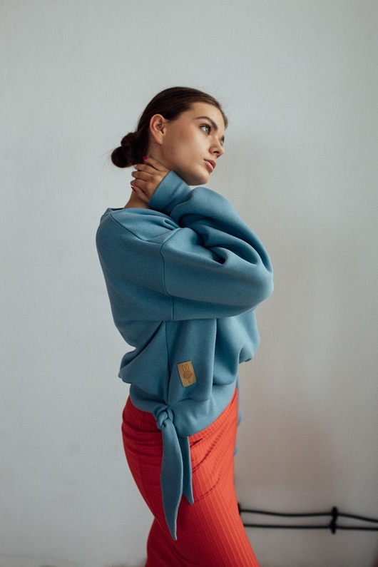 bluza bez kaptura damska Bluza OVERSIZE DAMSKA BŁĘKITNY KRÓLIK Z USZAMI