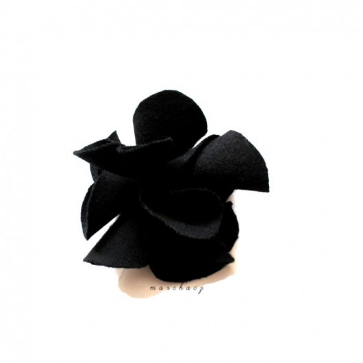 Trójwymiar_in black Manufaktura broszki