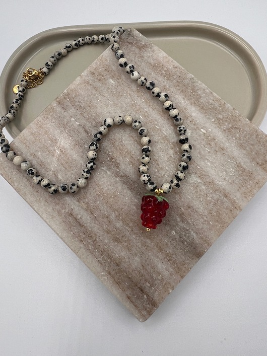 naszyjniki - inne Handmade naszyjnik z jaspisem dalmatyńskim i czerwoną malinką