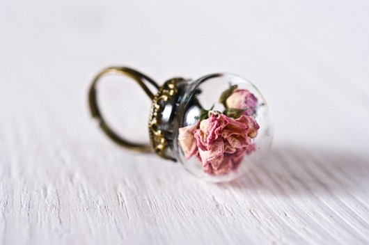 Pierścionek z różowymi kwiatkami So Jewelry