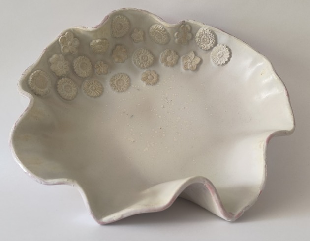 miski i misy Biało ceramiczna miska z kwiatami