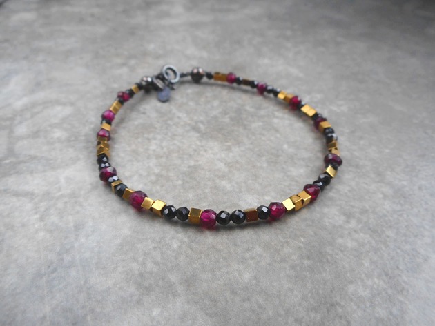 bransoletki z kamieni naturalnych Czarny spinel z granatem