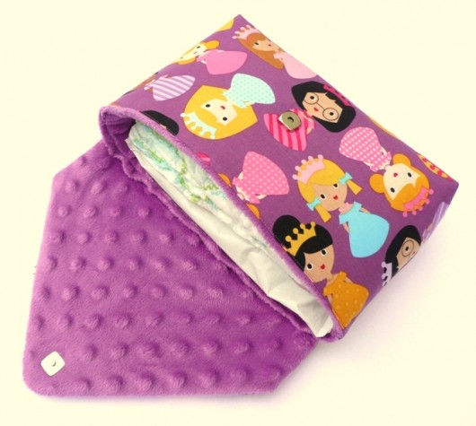 Etui na pieluchy fioletowe księżniczki mabebe