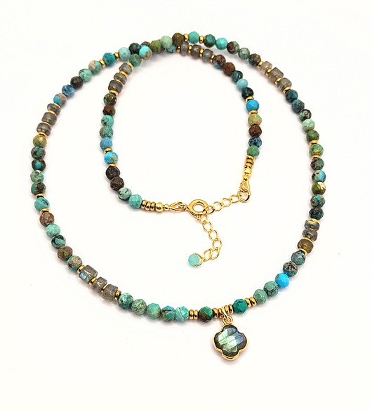 złote naszyjniki Naszyjnik z turkusów z zawieszką koniczynką