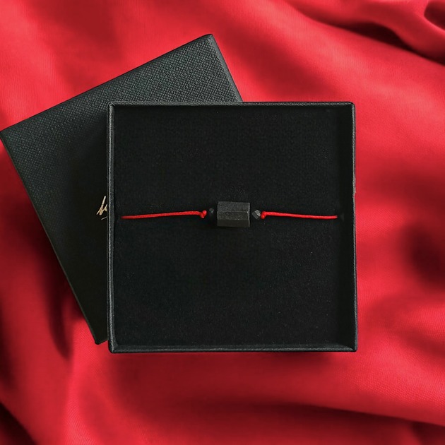 bransoletki z kamieni naturalnych Ochronna bransoletka - czarny turmalin, onyks : czerwony sznurek