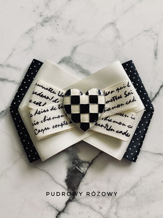 broszki Brosza Black & White z sercem z szachownicy  NEW