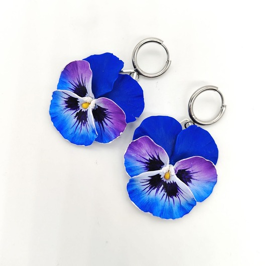 kolczyki z masy plastycznej Kolczyki bratki niebiesko fioletowe wiszące 