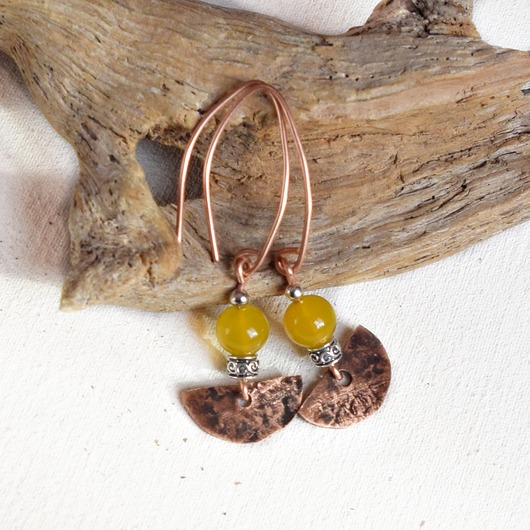 kolczyki z miedzi Kolczyki z kutej, oksydowanej miedzi i agatu /7/