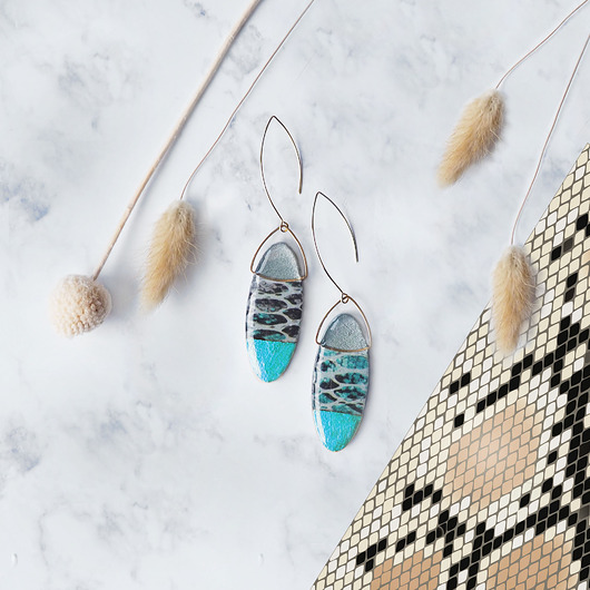 kolczyki z żywicy BLUE SNAKE AUTORSKIE KOLCZYKI  drewno i żywica