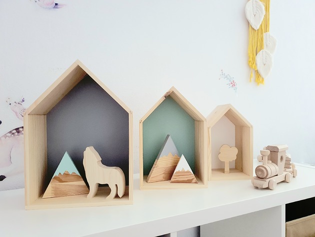 meble do pokoju dziecka DOMKI Z DREWNA na ścianę, PÓŁKI DREWNIANE KOMPLET