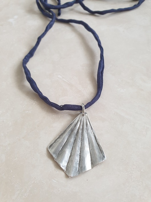wisiory Wisior ORIGAMI  granatowa jedwabna wstążka