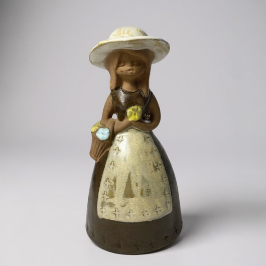 figurki i rzeźby Ceramiczny dzwonek dama w kapeluszu