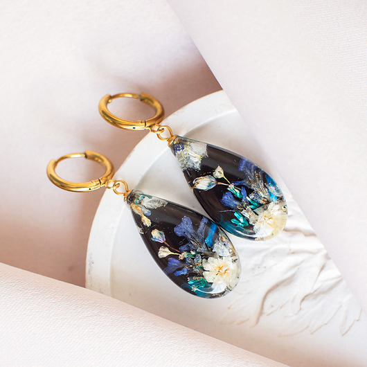 kolczyki z żywicy Kolczyki z kompozycją kwiatową