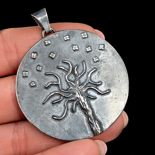 wisiory Srebrne drzewo wśród gwiazd