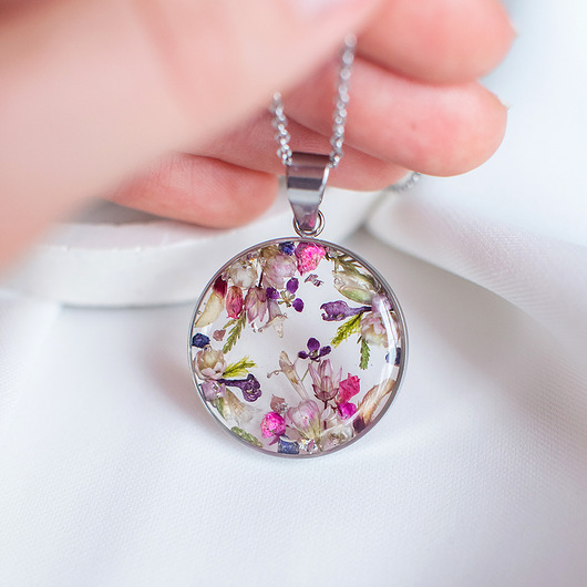 wisiory Wisiorek z kompozycją kwiatową