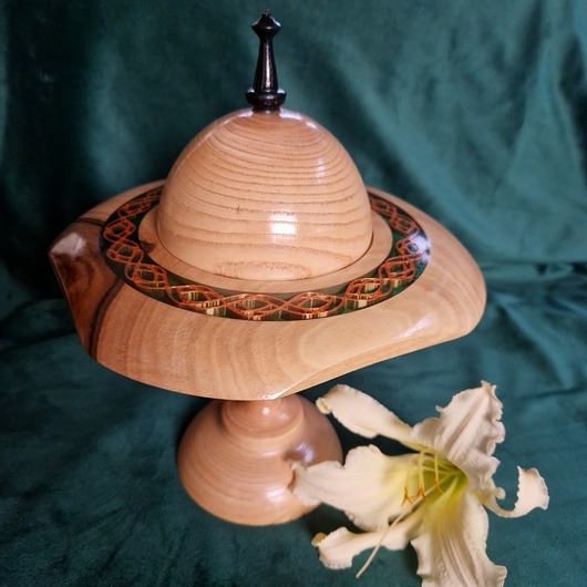 pojemniki na biżuterię Cenna drewniana bombonierka