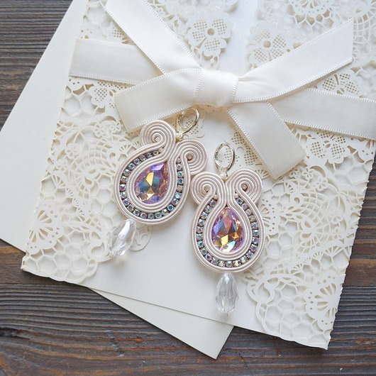 Kolczyki ślubne ecru sutaszowe Mró Soutache