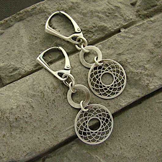 kolczyki srebrne Kolczyki srebrne z rozetami