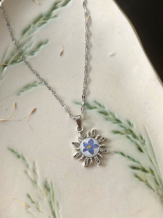 srebrne naszyjniki Naszyjnik Słońce z niezapominajkami