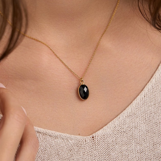 złote naszyjniki Naszyjnik ozdobiony onyksem ze srebra 925 pozłacanego