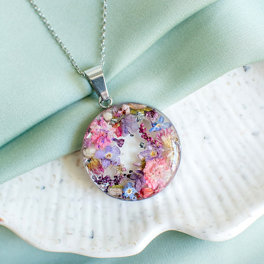 wisiory Wisiorek z kompozycją kwiatową