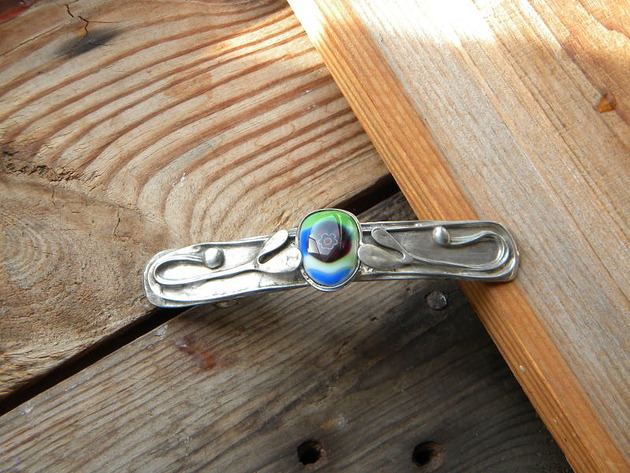 Kwiatek w listkach   - klamra Beata Trotter